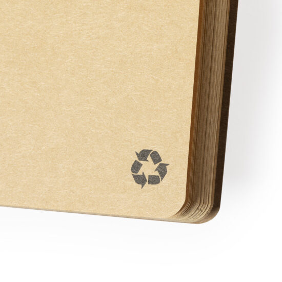 distintivo reciclado em caderno A5 com folhas lisas