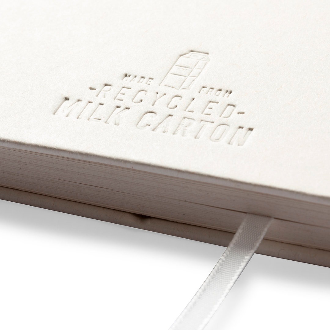 Caderno personalizável de caixa de leite reciclada com marca página e elástico para fecho