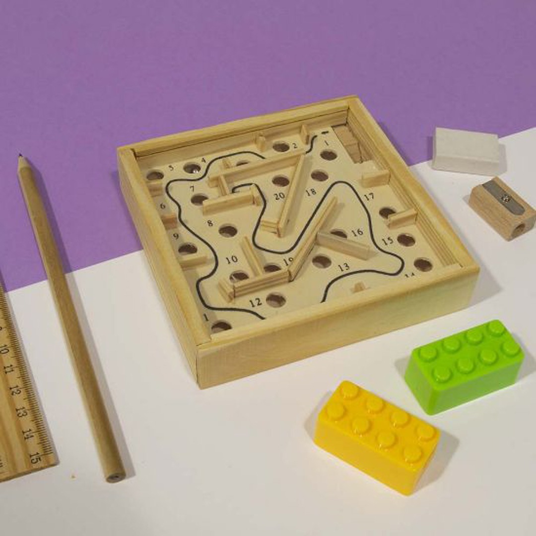 Puzzle personalizável de madeira prático